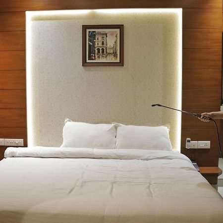 Hotel Priya Kottakkal Ngoại thất bức ảnh