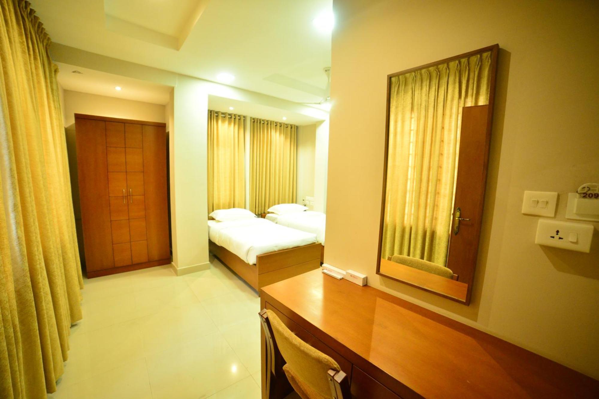 Hotel Priya Kottakkal Ngoại thất bức ảnh
