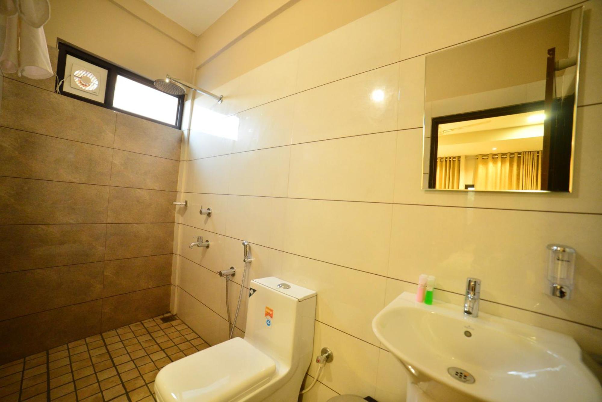 Hotel Priya Kottakkal Ngoại thất bức ảnh