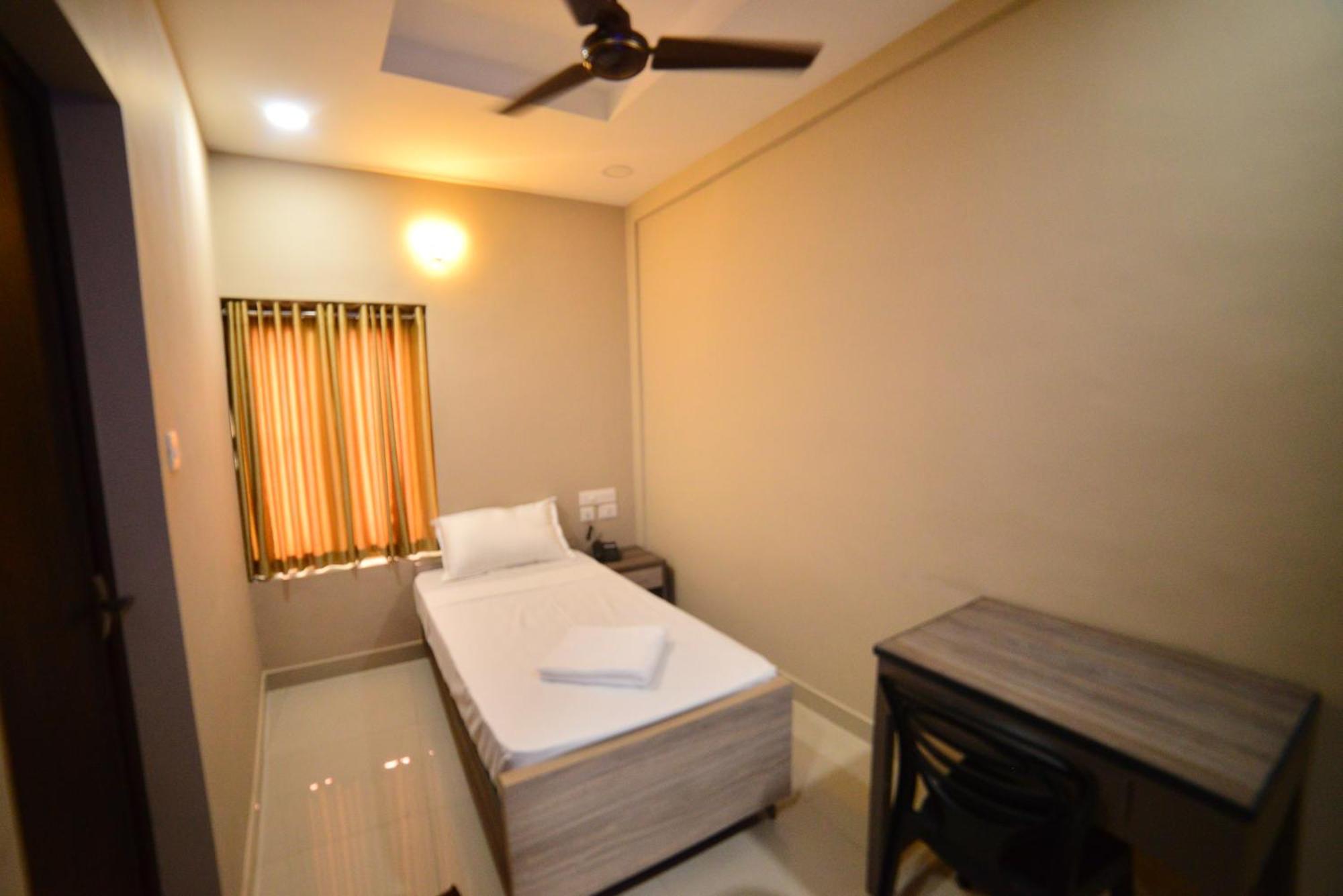 Hotel Priya Kottakkal Ngoại thất bức ảnh