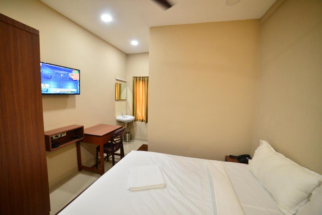 Hotel Priya Kottakkal Ngoại thất bức ảnh