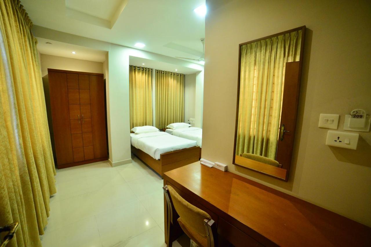 Hotel Priya Kottakkal Ngoại thất bức ảnh
