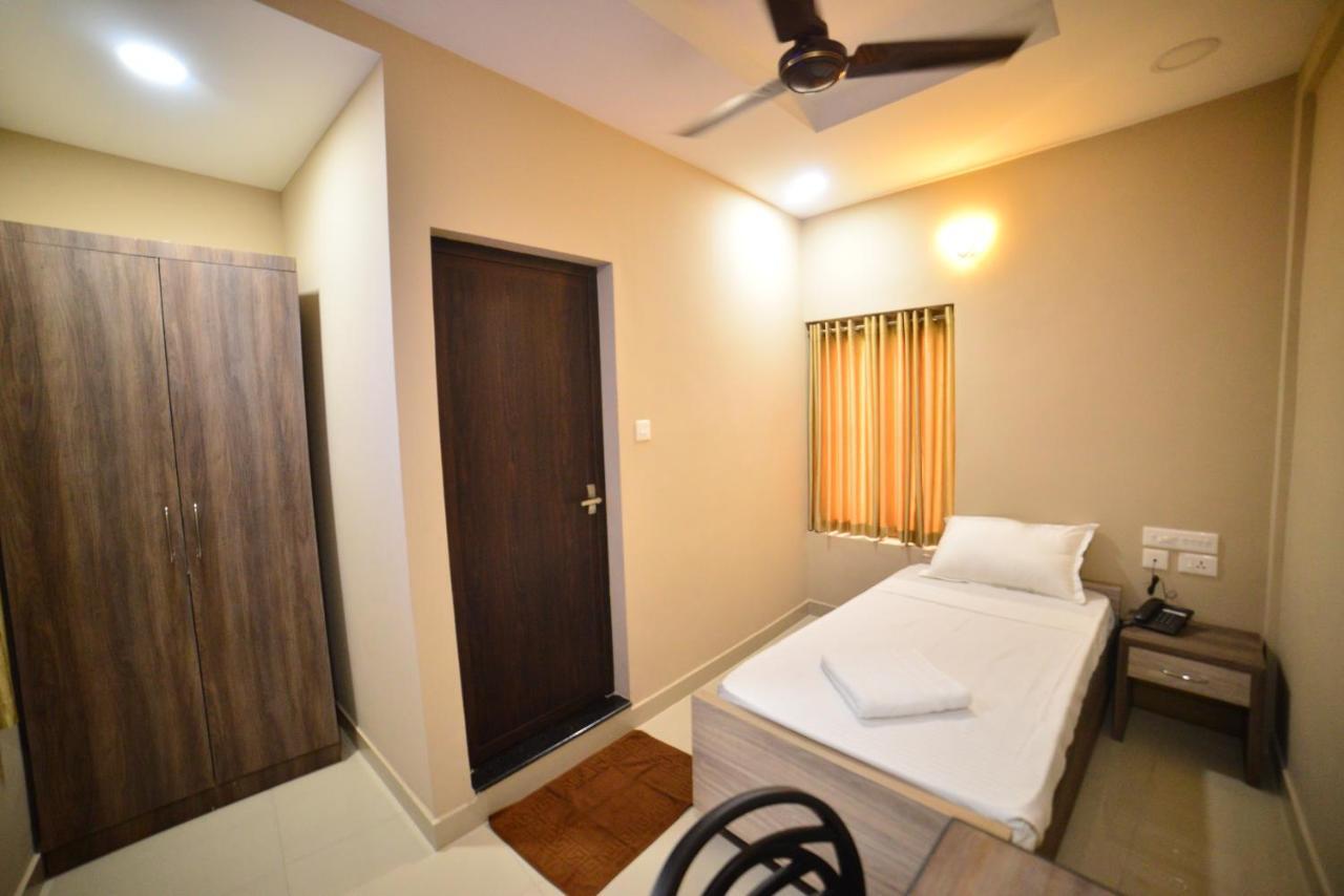 Hotel Priya Kottakkal Ngoại thất bức ảnh