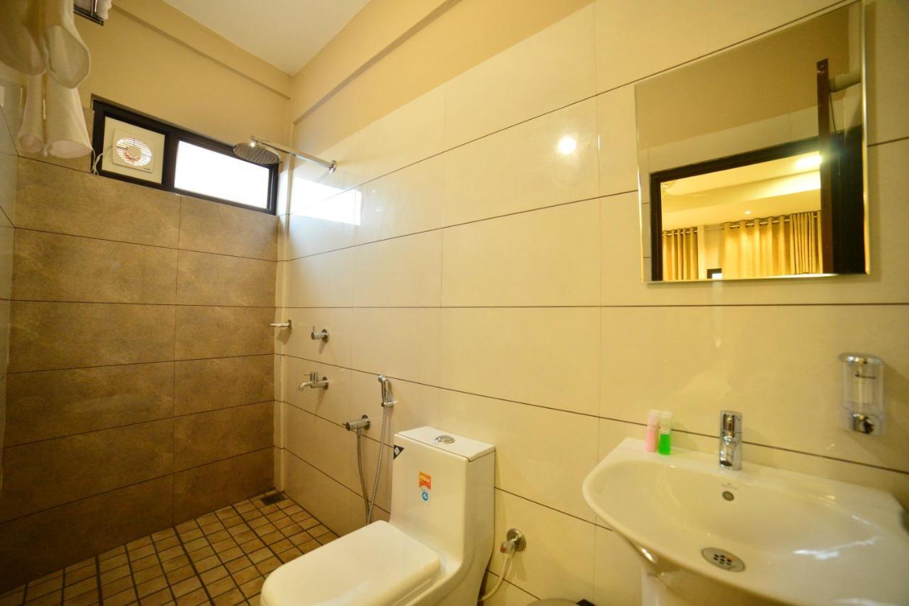 Hotel Priya Kottakkal Ngoại thất bức ảnh