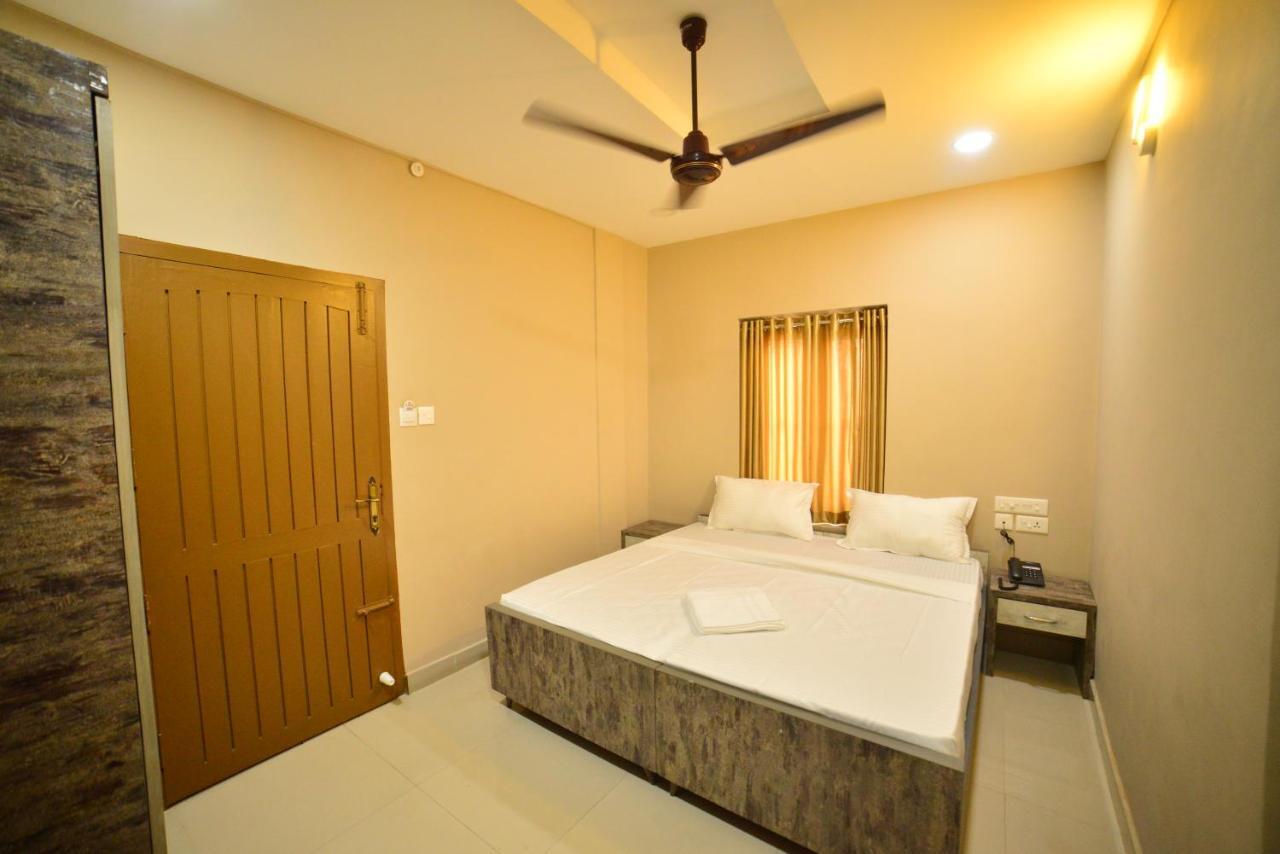 Hotel Priya Kottakkal Ngoại thất bức ảnh