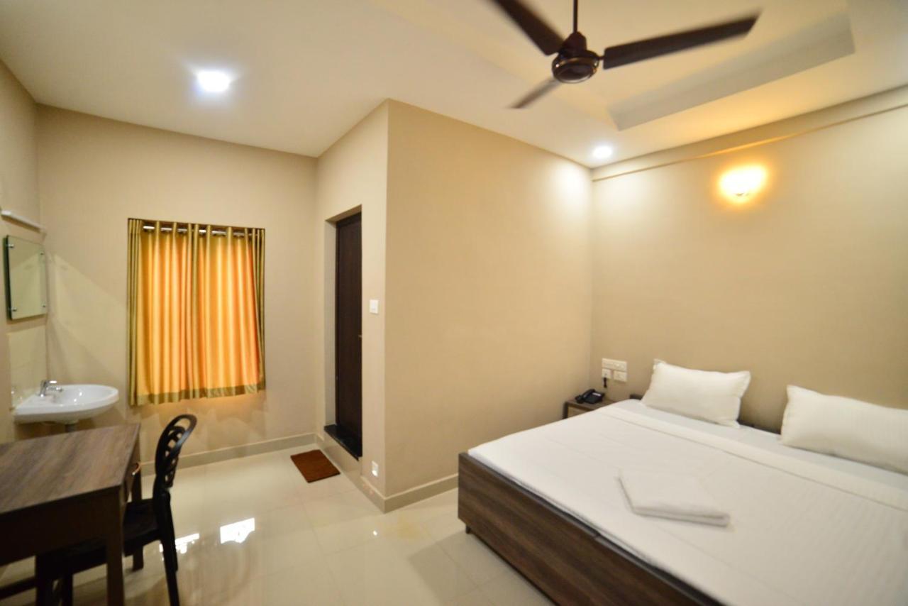 Hotel Priya Kottakkal Ngoại thất bức ảnh