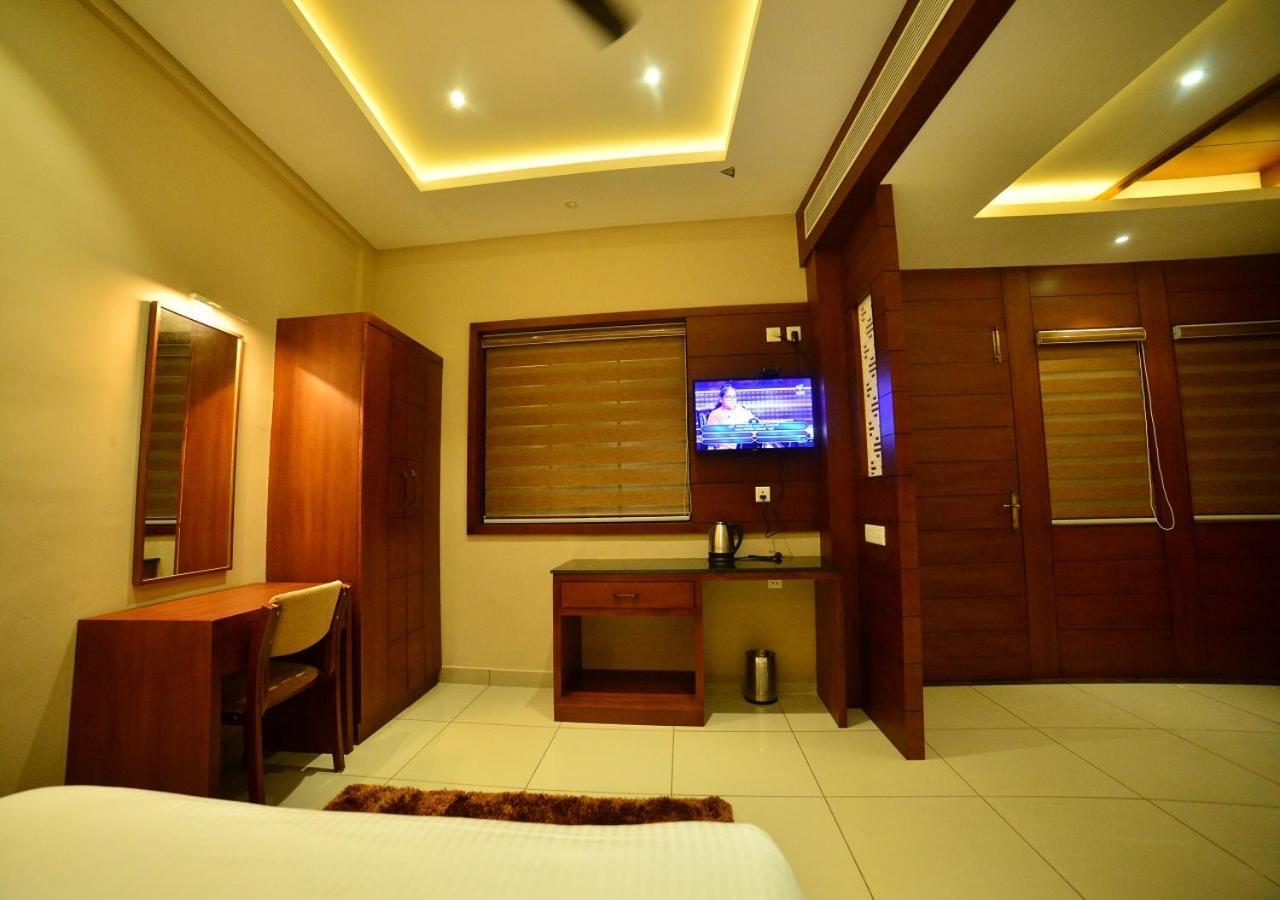 Hotel Priya Kottakkal Ngoại thất bức ảnh