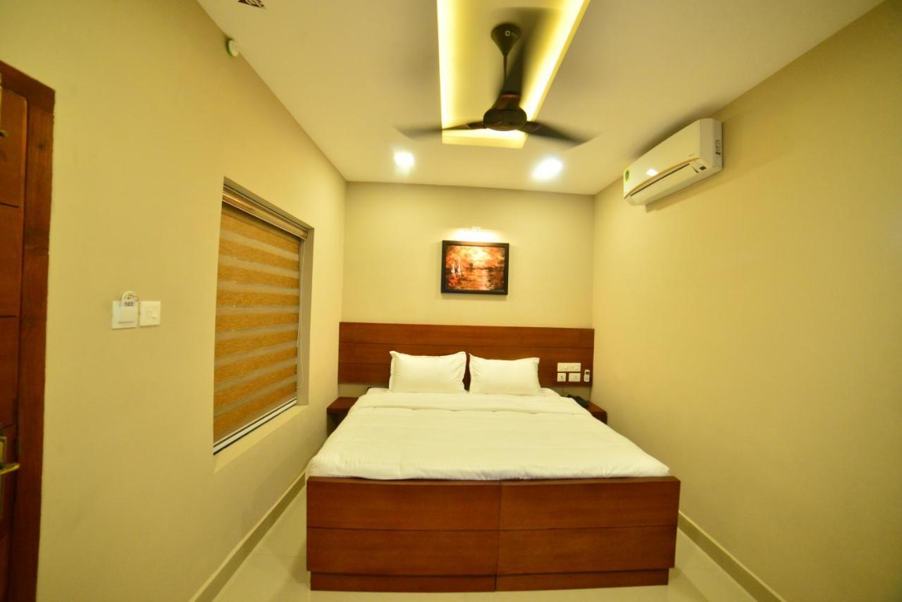 Hotel Priya Kottakkal Ngoại thất bức ảnh