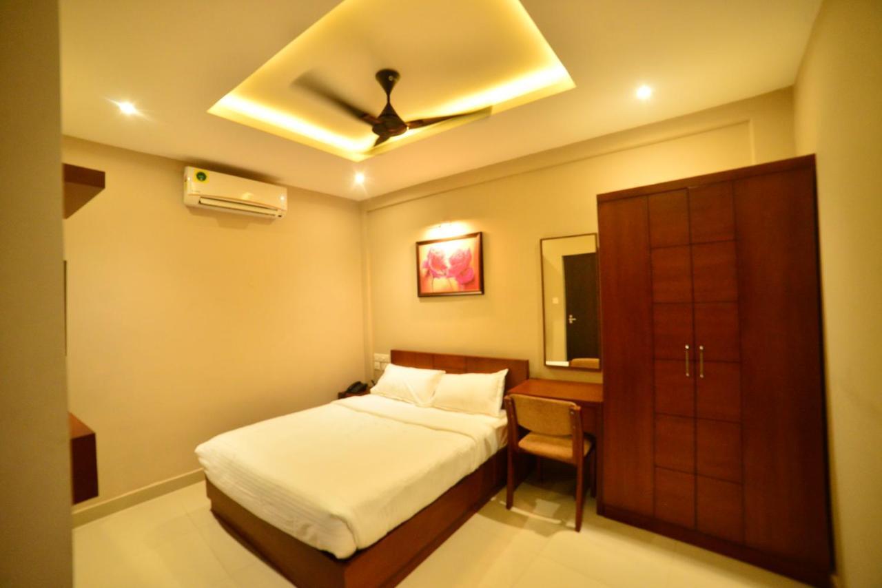 Hotel Priya Kottakkal Ngoại thất bức ảnh