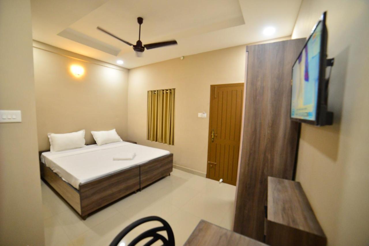 Hotel Priya Kottakkal Ngoại thất bức ảnh