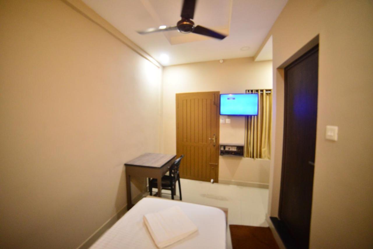 Hotel Priya Kottakkal Ngoại thất bức ảnh