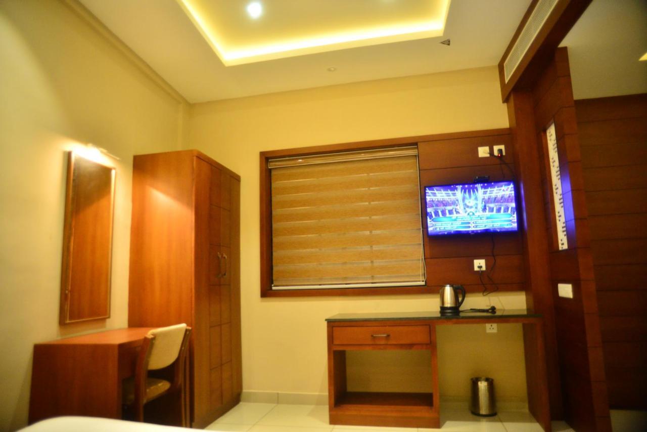 Hotel Priya Kottakkal Ngoại thất bức ảnh