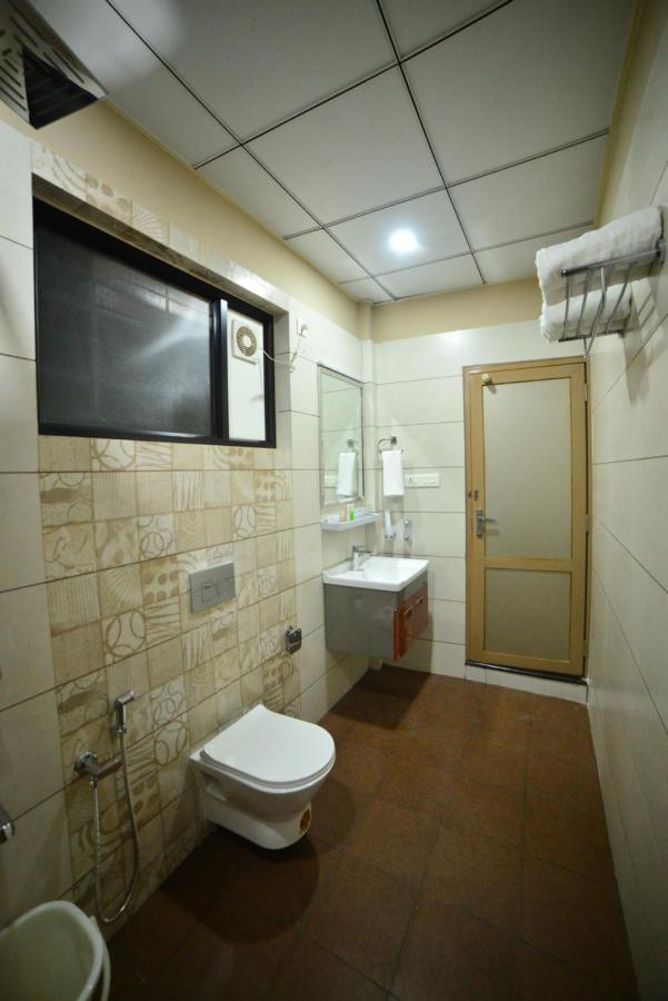 Hotel Priya Kottakkal Ngoại thất bức ảnh