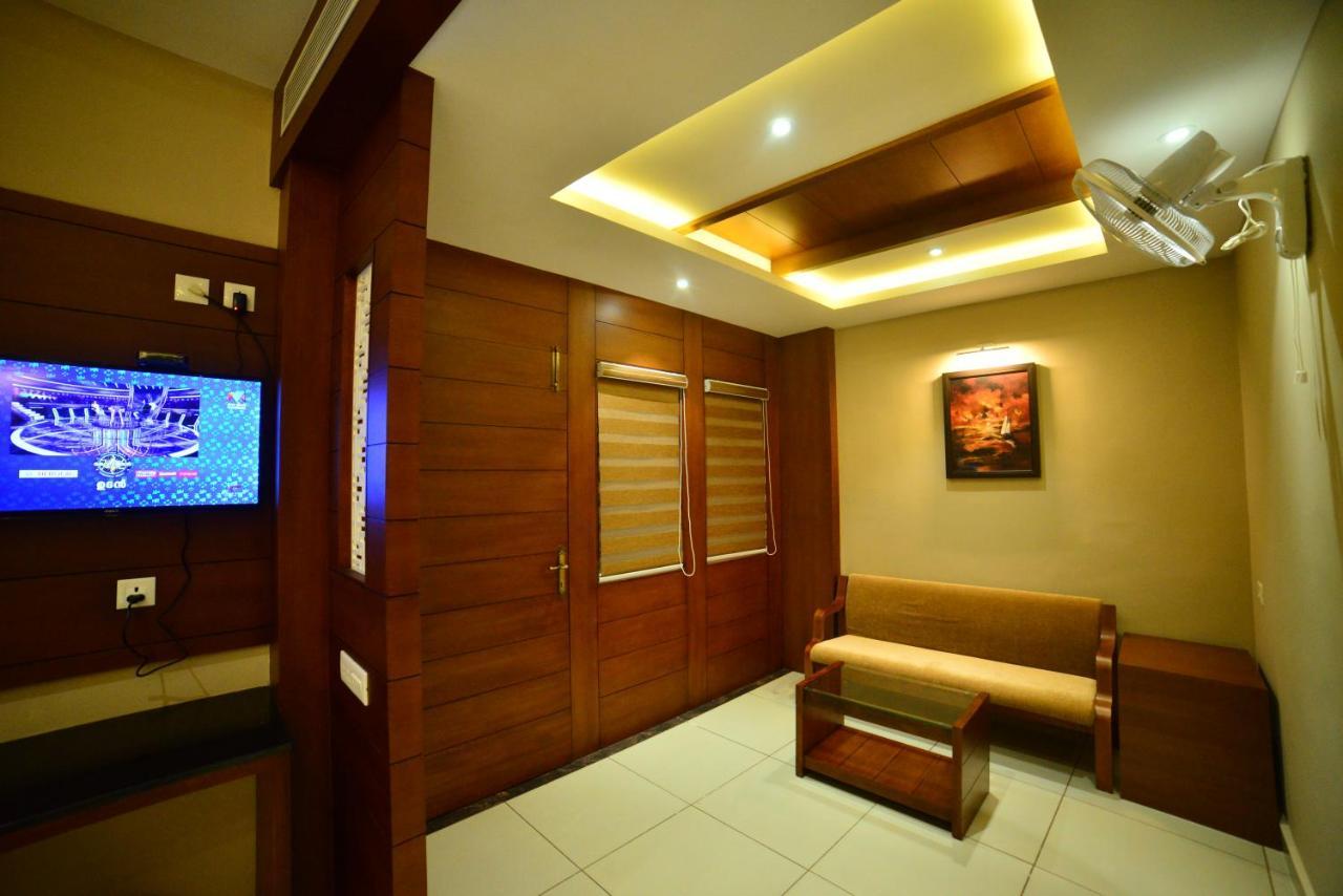 Hotel Priya Kottakkal Ngoại thất bức ảnh