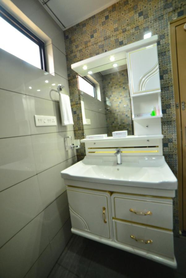 Hotel Priya Kottakkal Ngoại thất bức ảnh